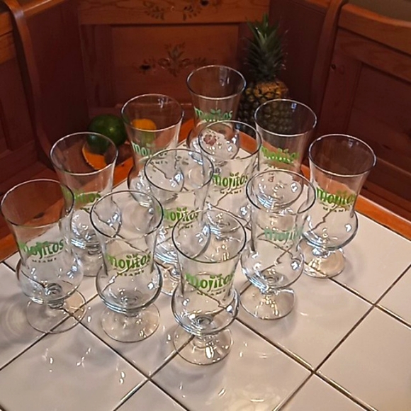 Vintage Mojitos Miami Cuban Restaurant 8" Hurricane Cocktail Glasses. Set of 11. - Picture 9 of 16